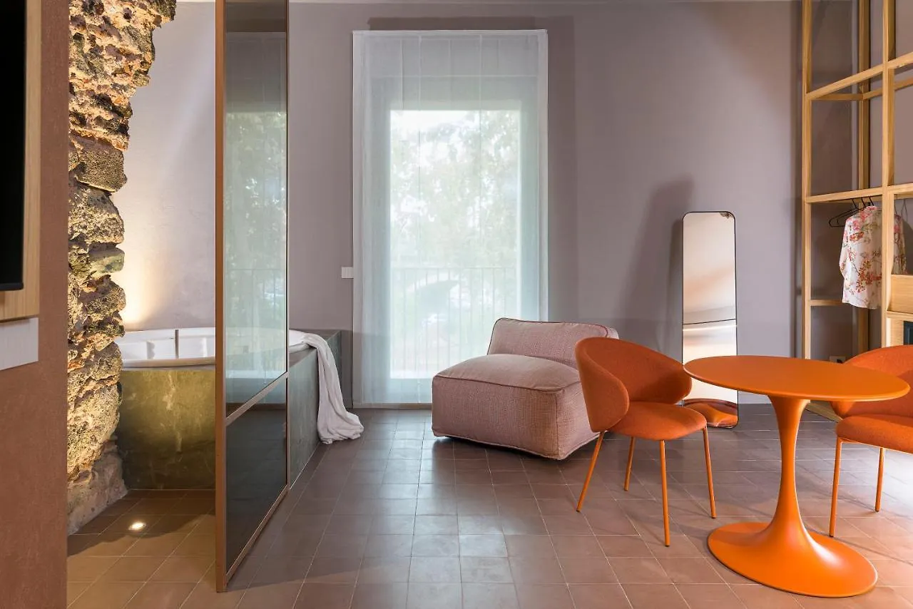 Bastio Private Suites CTA 0*,