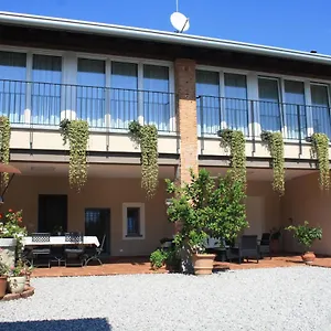 https://cascina-san-martino.it-lombardy.com