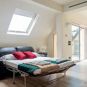  Apartamento The Best Rent - Attic With Terrace In Downtown Italia